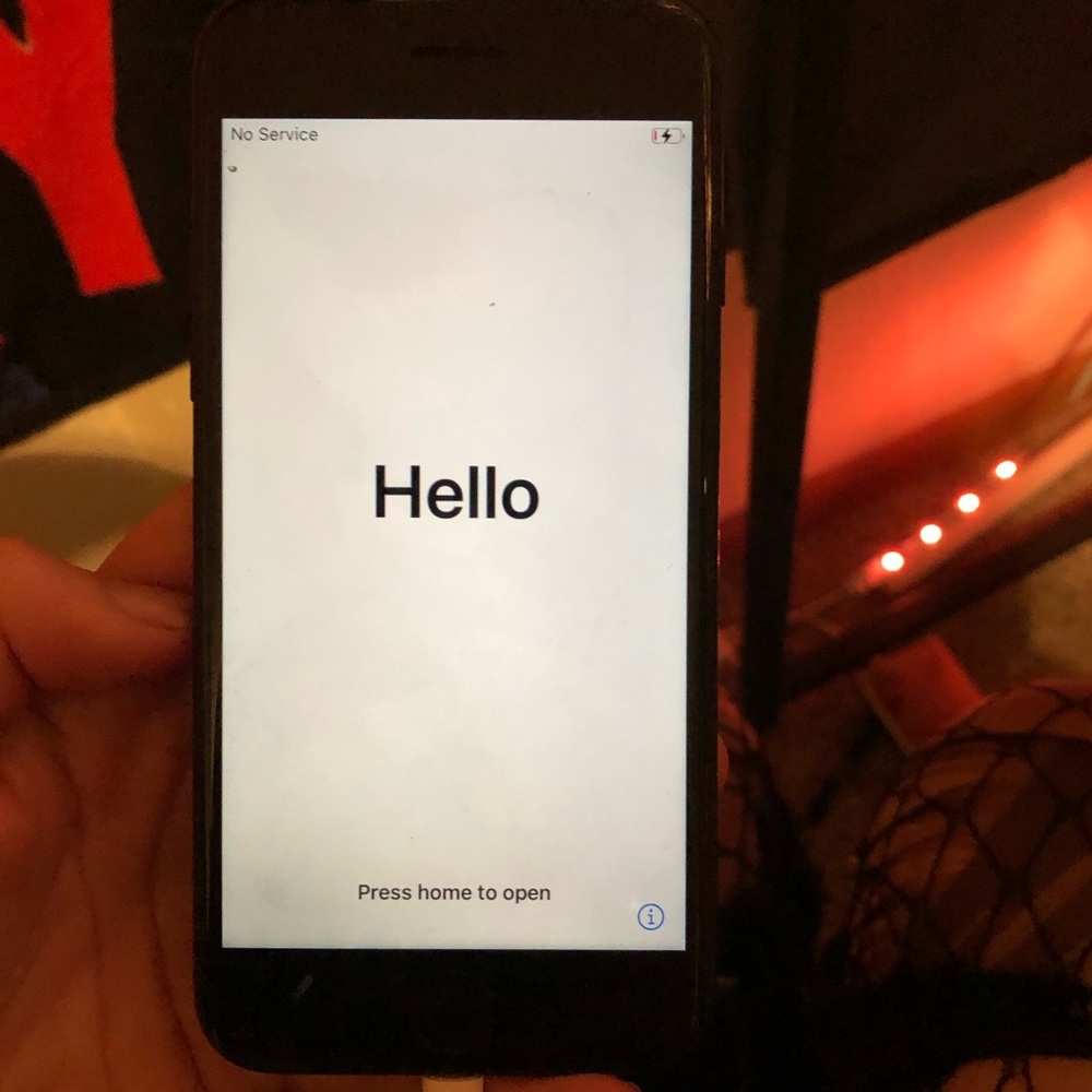 PERFECT CONDITION IPHONE 7 FULLY UNLOCKED